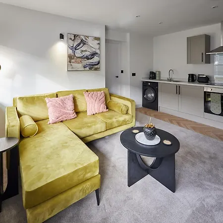 Host & - The Business Apartment